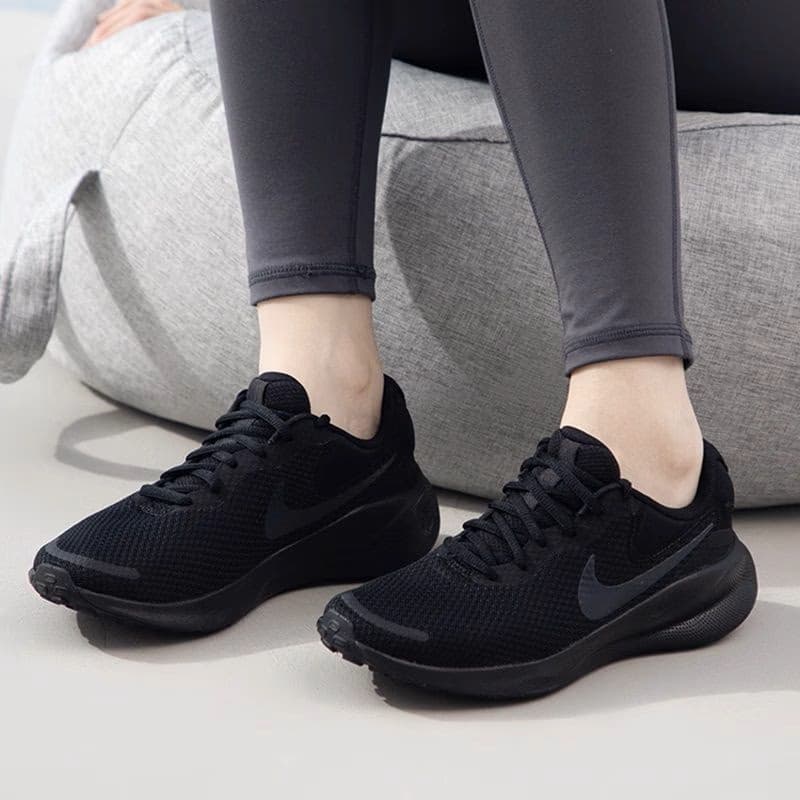 Dámska športová obuv (tréningová) NIKE Revolution 7 Ws black off noir 6