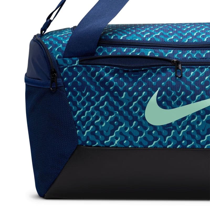 Cestovná taška NIKE NK BRSLA S DUFF - 9.5 AOP FA25 5