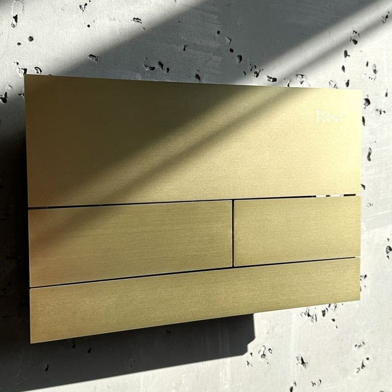 REA/S - Podomietkový WC systém K011A-Q + tlačidlá T Brush Gold KPL-E0055 2