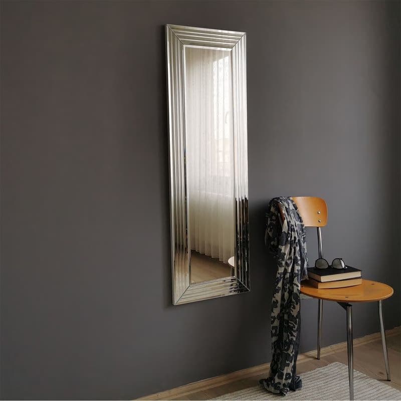 ASIR Zrkadlo A301D zrkadlo má strieborný rám s jemným vlnením, ktoré pridáva na elegancii.  Zrkadlo A301D nesmie chýbať v žiadnej šatni ani chodbe.   Podklad je melamínom potiahnutá doska.  Je horizontálne aj vertikálne nastaviteľné.  Rozmery: Šírka: 40 c 1