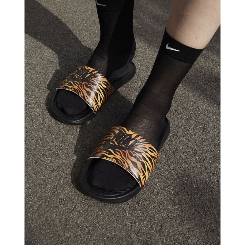 Dámske šlapky (plážová obuv) NIKE Victori One Print Ws black black 4