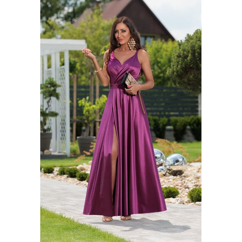 Elizabeth Collection Fialové lesklé šaty s rozparkom Veľkosť: M 1