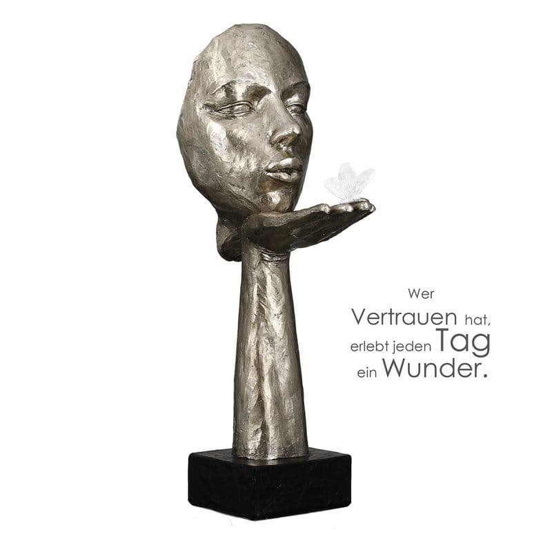 Tvár sochy s motýľom "Desire" 1
