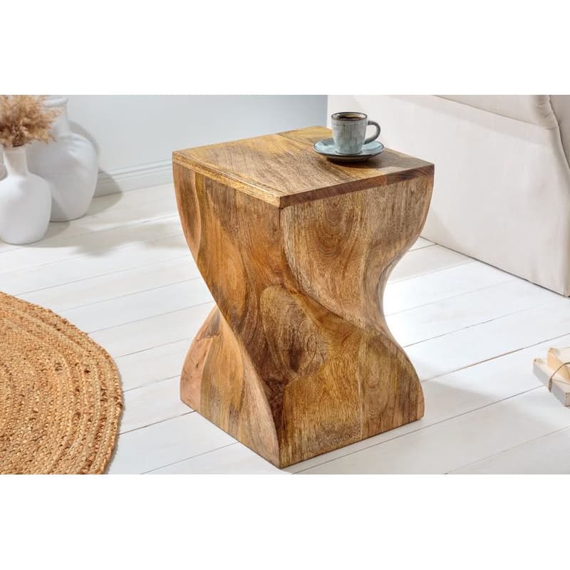 Estila Masívna stolička Twist so zatočeným dizajnom z mangového dreva v prírodnej hnedej farbe 45 cm 1