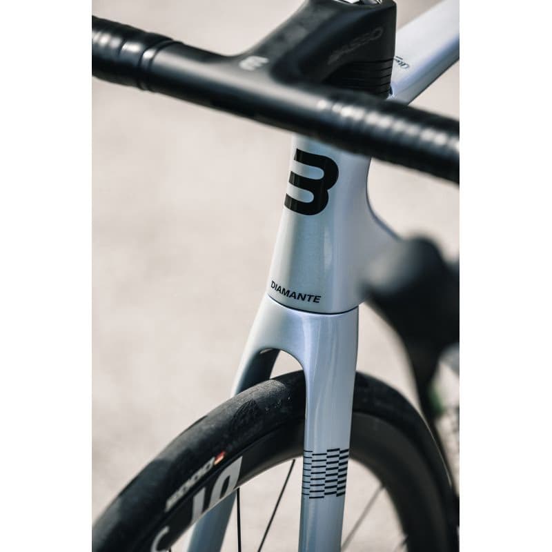 Cestný bicykel BASSO Diamante disc, fade opal white, Shimano Ultegra Di2, Microtech RE38 2