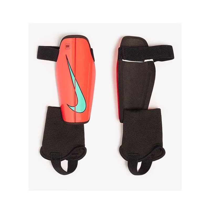 Futbalový chránič NIKE Charge (SP55)(52) 2
