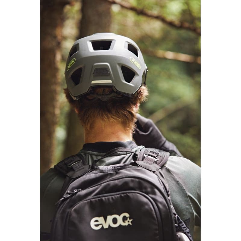 Cyklistická prilba ABUS MoDrop chalk grey 5