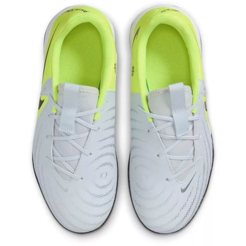 Chlapčenské futbalové kopačky halové NIKE Phantom GX 2 Academy Jr IC metallic silver volt black 4