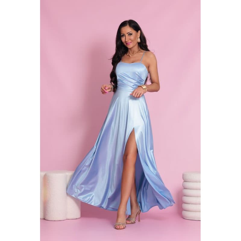 Elizabeth Collection Svetlomodré lesklé šaty na ramienka Veľkosť: M 1