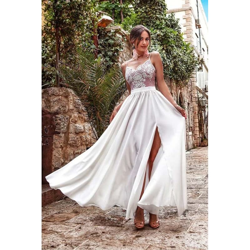 EMO Bielo-telové spoločenské šaty na ramienka s krajkou a rozparkom Veľkosť: S