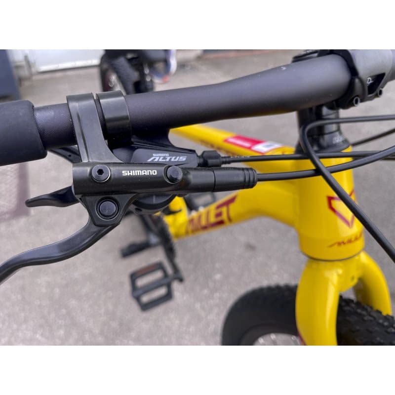 Juniorský horský bicykel AMULET 27,5 Tomcat 1.9 SH, lemon chrome red 2