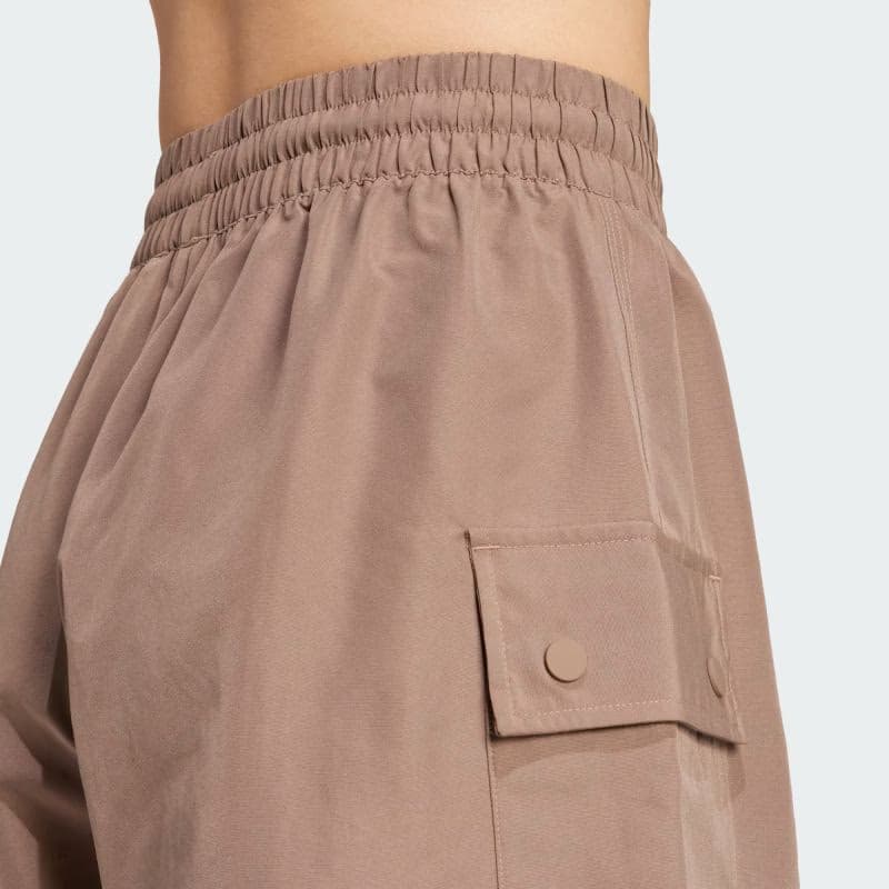 Dámske kraťasy ADIDAS ORIGINALS ESS C SHORTS-TRABRN 6