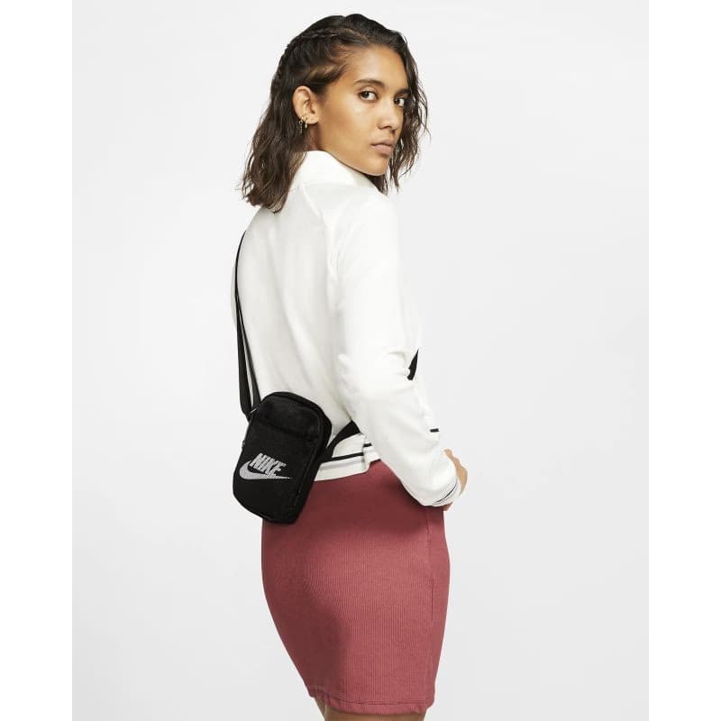 Malá taška cez rameno NIKE NK HERITAGE S CROSSBODY 2