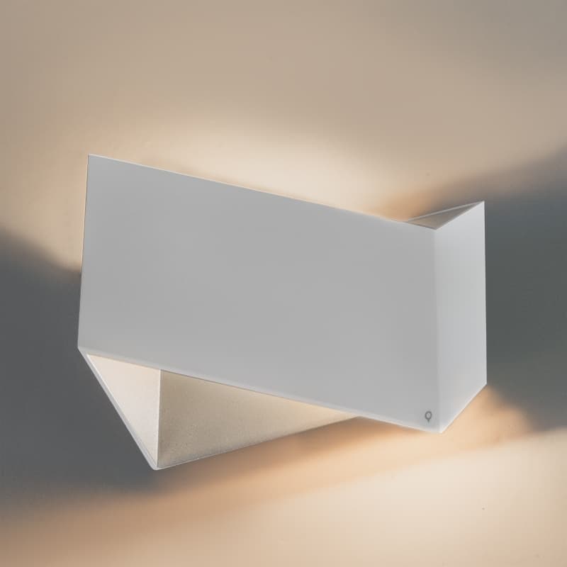 Dizajnová nástenná lampa biela - Fold 1