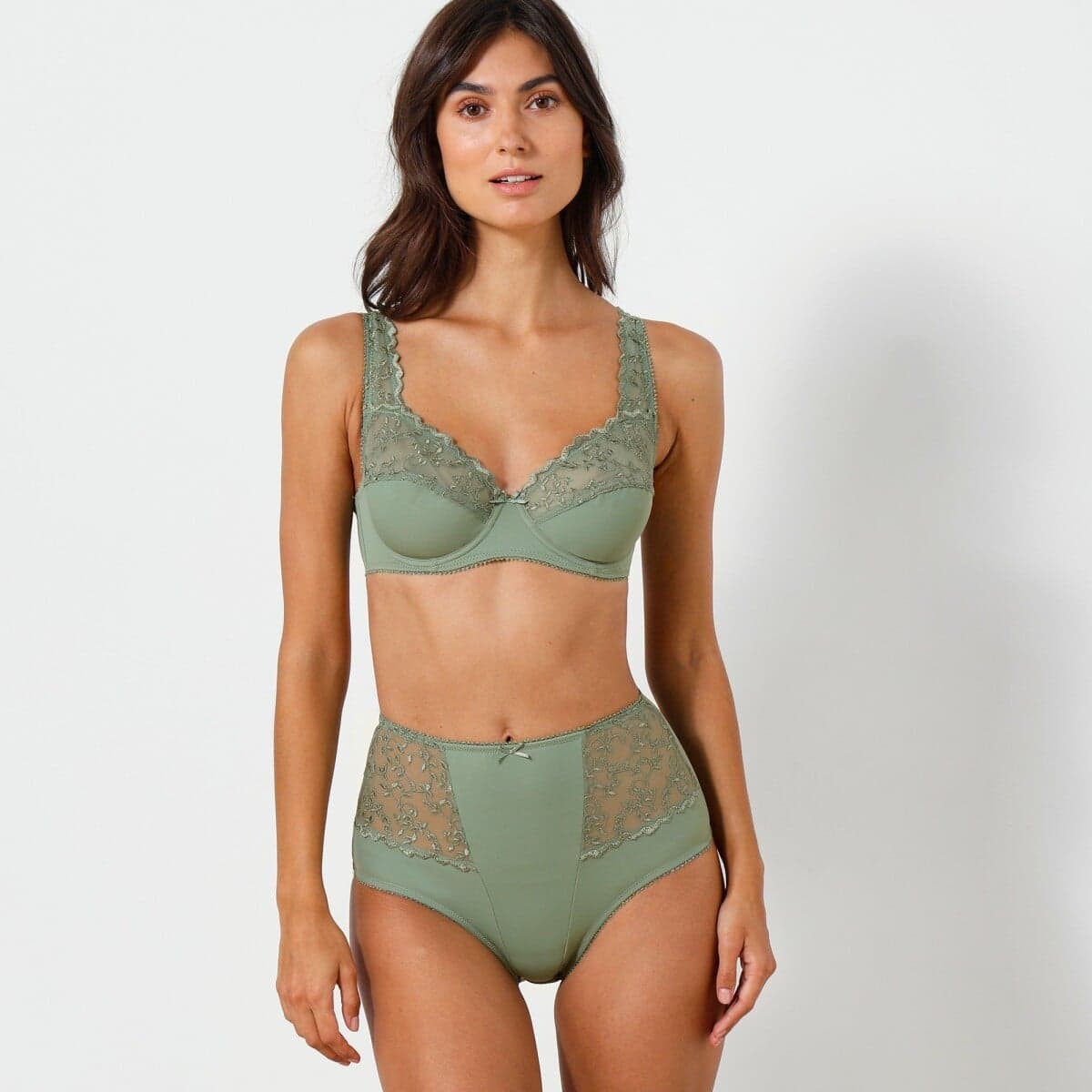 Zmenšujúca podprsenka Batlow zn. Confidence Lingerie, s kosticami