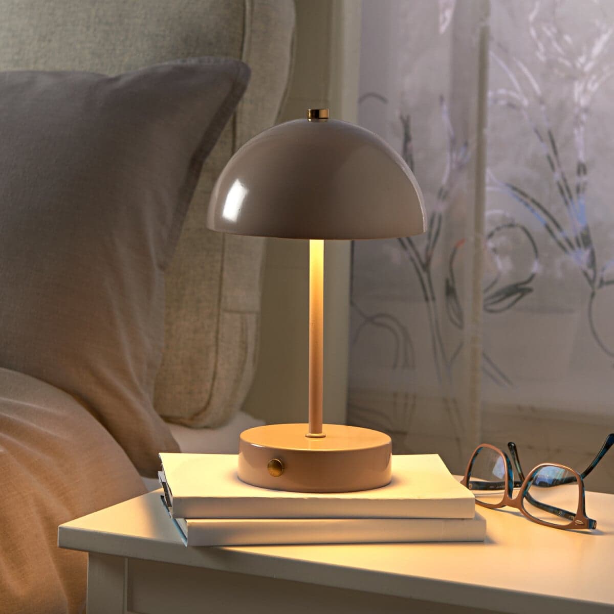Dotyková lampa 1