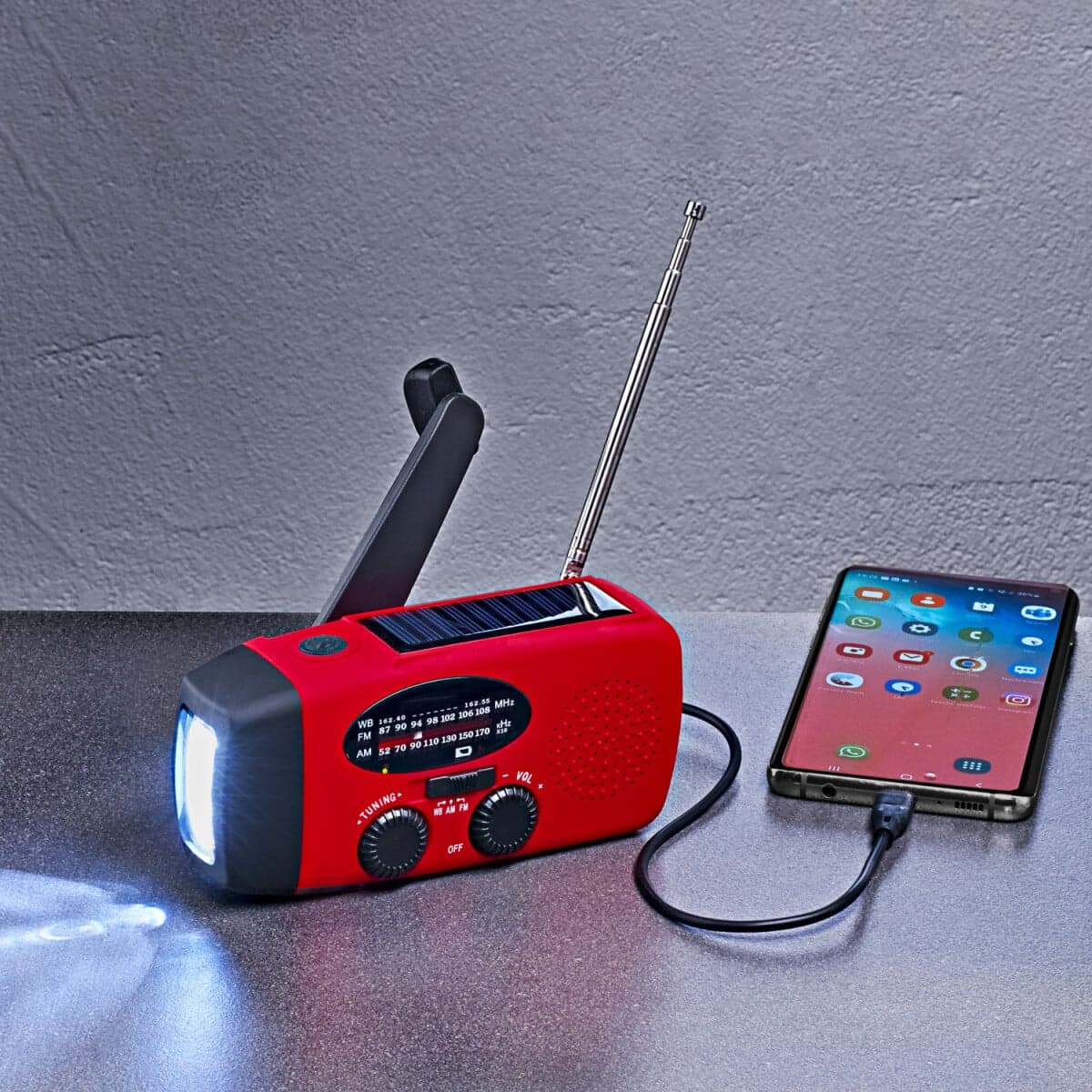 Solárne rádio so svietidlom 1