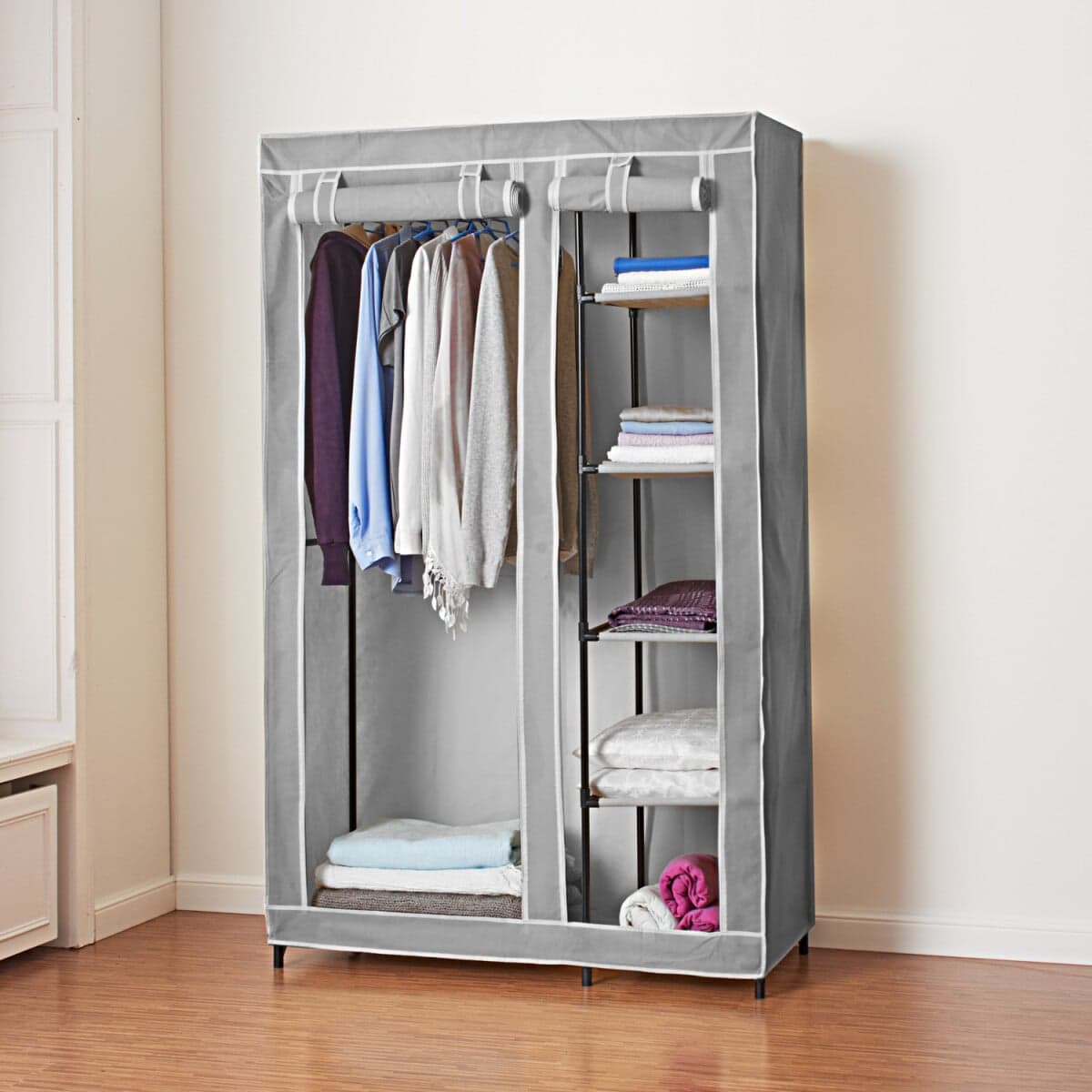 Šatníková skriňa 1
