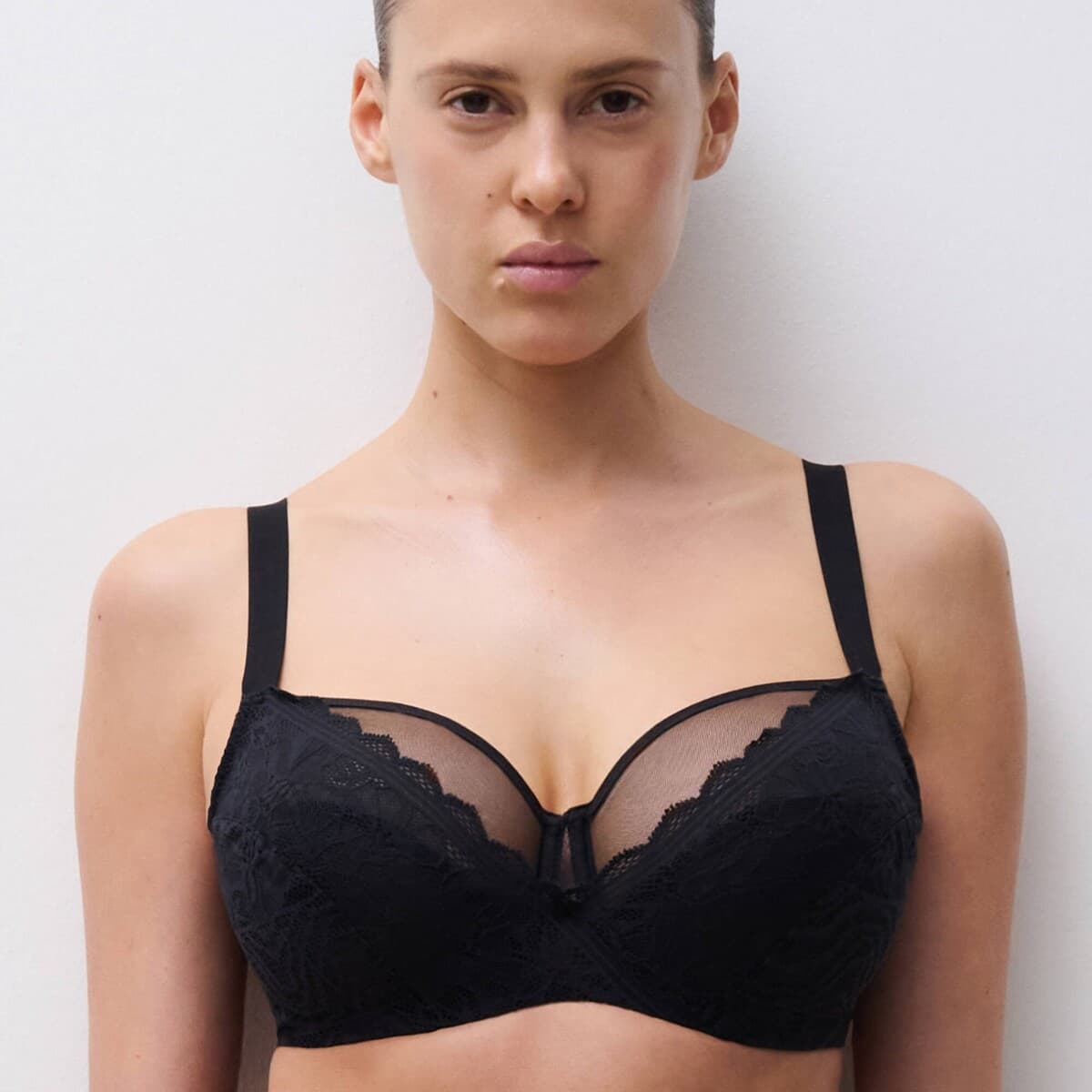 Polovystužená čipková podprsenka Floral Touch Chantelle®, s kosticami 1