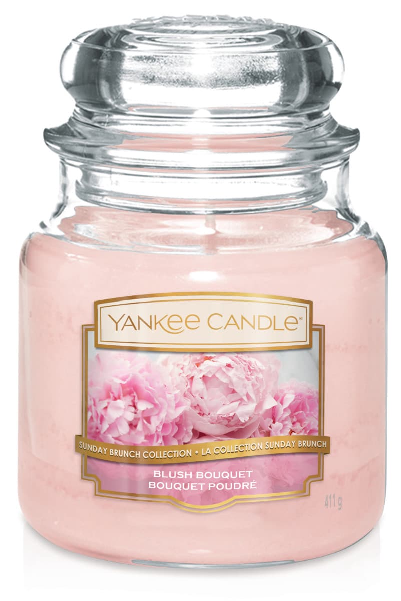 Vonná sviečka Yankee Candle stredná Blush bouquet 1