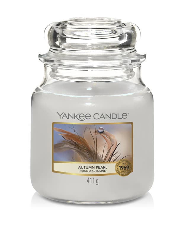 Vonná sviečka Yankee Candle stredná Autumn pearl 1
