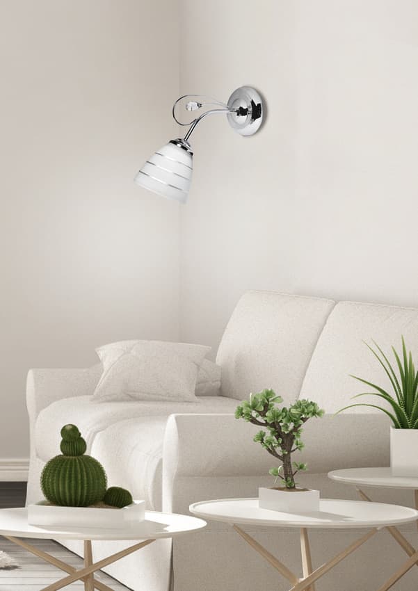 Chrómová nástenná lampa s krištáľovo bielym tienidlom Simpli 1