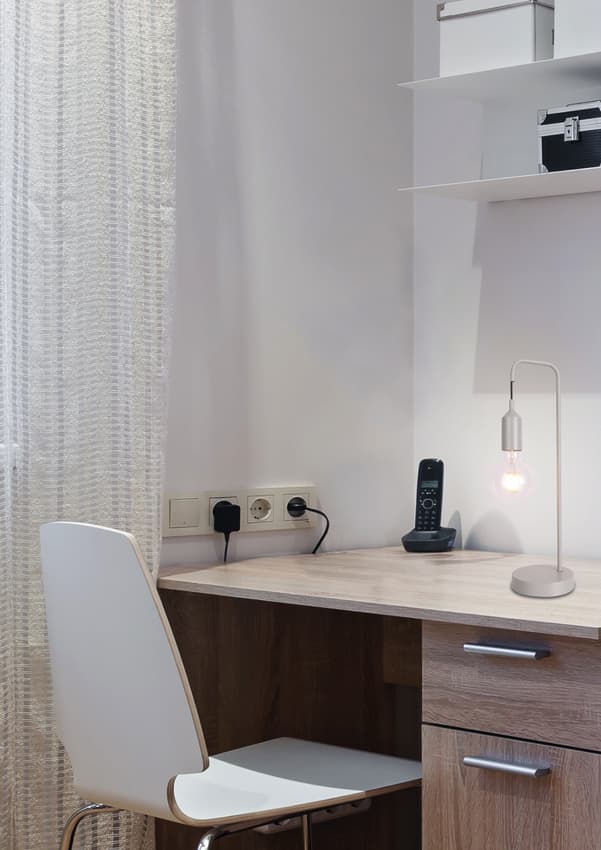 Laren Ledea sivá kovová stolná lampa 1