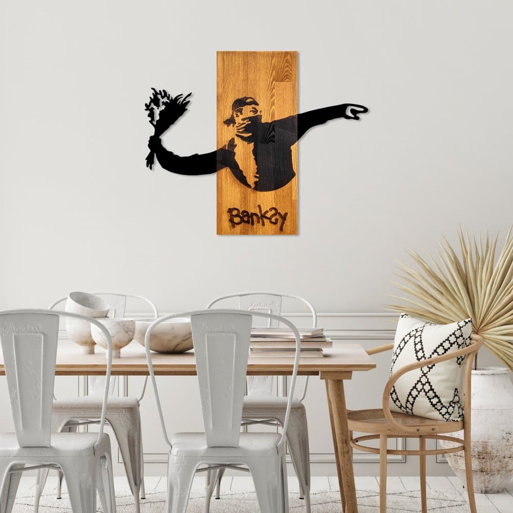 Dekoratívny drevený doplnok na stenu Banksy - Flower Thrower 1