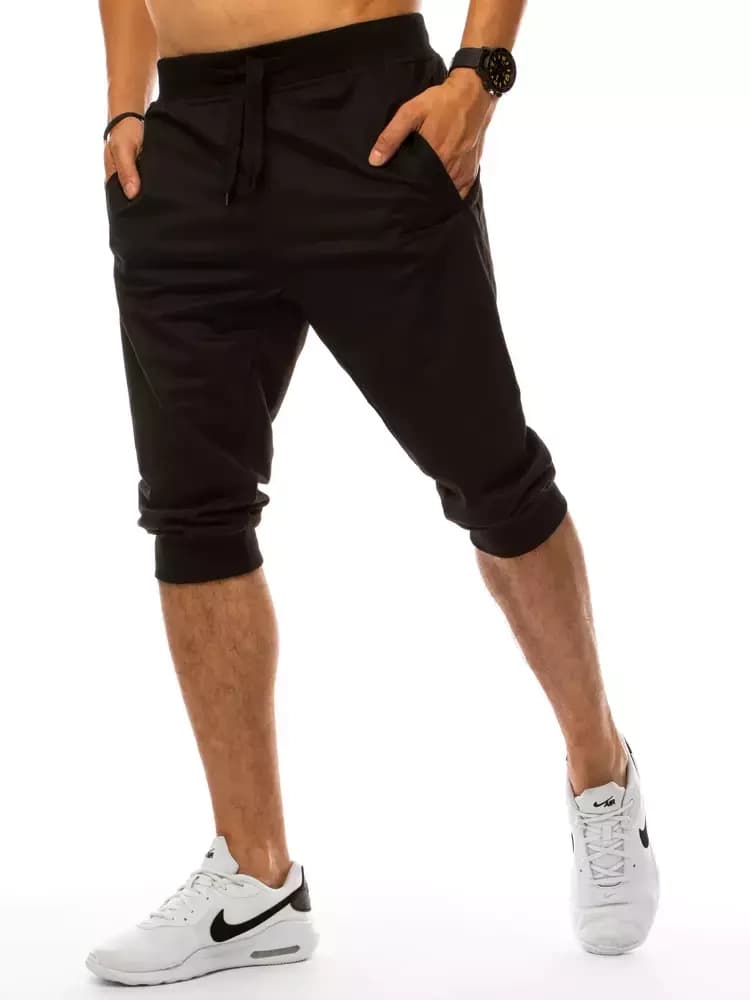 Čierne teplákové kraťasy. 1