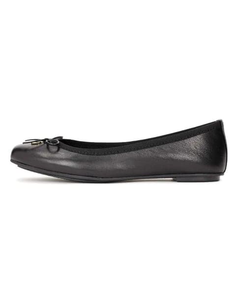 Ladies black ballerinas 1