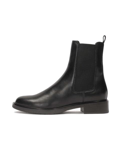 Slip-on boots on a flat sole 1