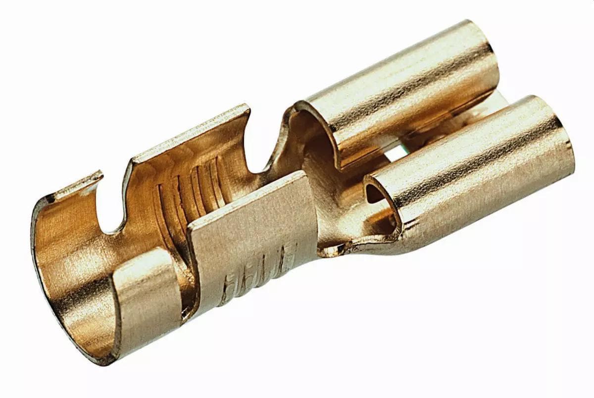 Neizolovaný mosazný konektor 4-6/6,3x0,8 mm (100 ks) 1