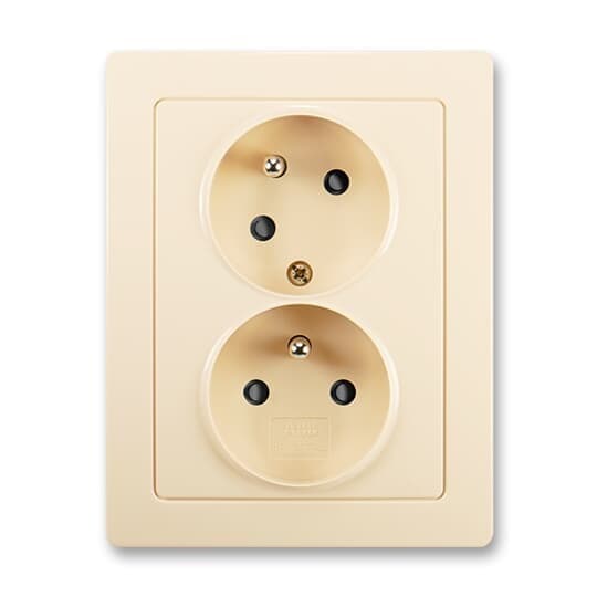 Dvojzásuvka 2P+T/16A/250V clonky (45°) (PS) IP40 krémová Swing-L (ABB) 1
