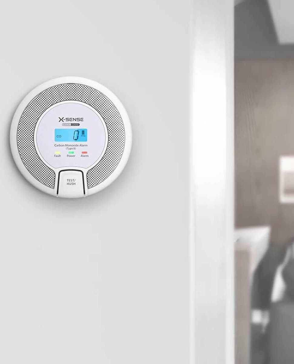 Battery-operated carbon monoxide detector with TEST button, 10-year service life, complian 1