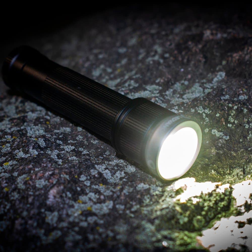 LED taktické ručné pátracie svetlo dobíjateľné 15W 1400lm 6500K studená čierna baterka Ledvance