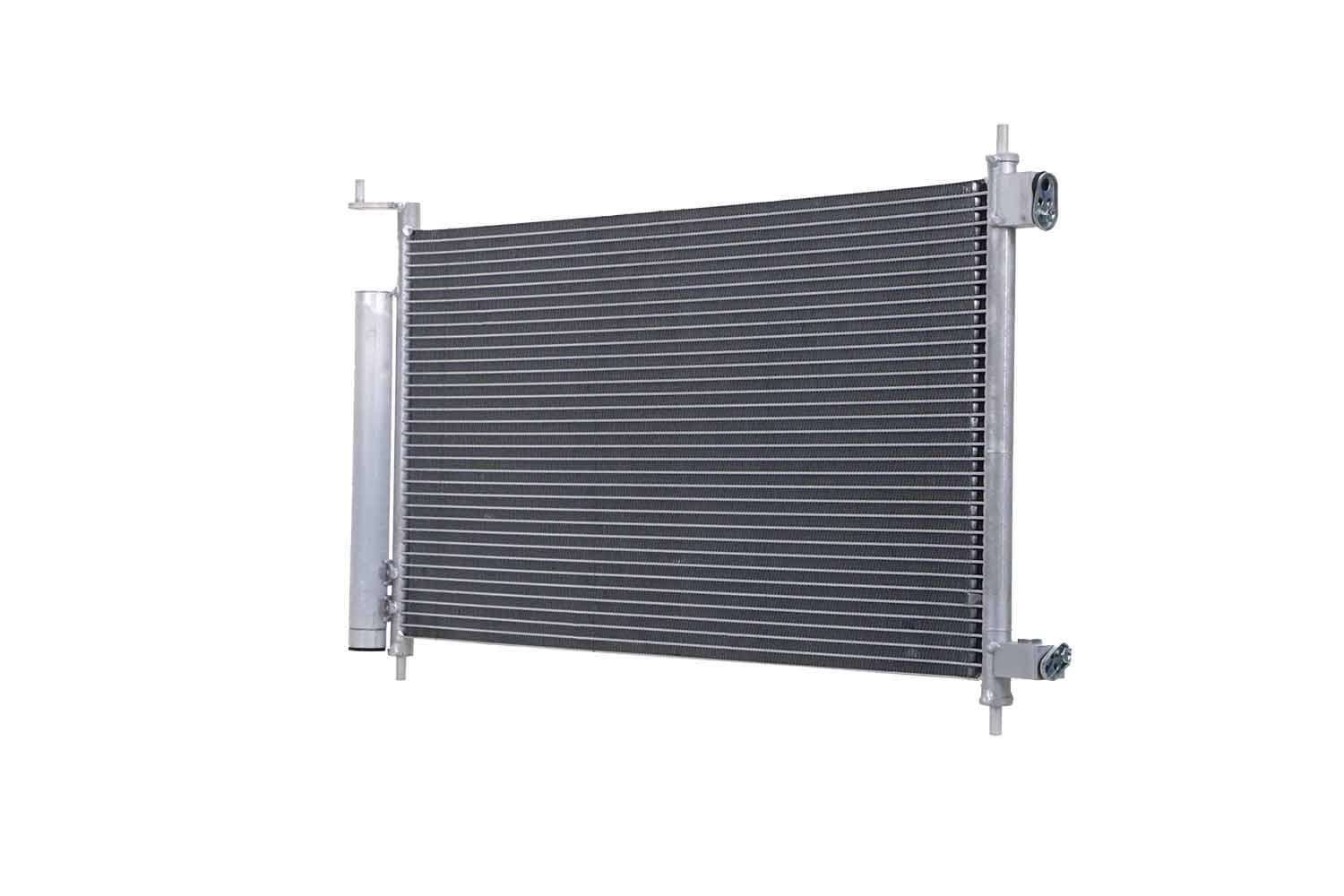 HELLA Kondenzátor klimatizácie 8FC 366 220-931 1
