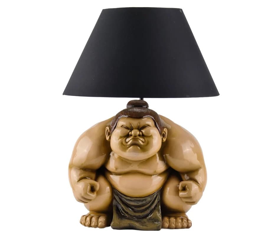 Estila Dizajnová stolná lampa Pop Atelier s čiernym tienidlom a figúrou sumo bojovníka v hnedej a béžovej farbe v pop art štýle 49 cm 1