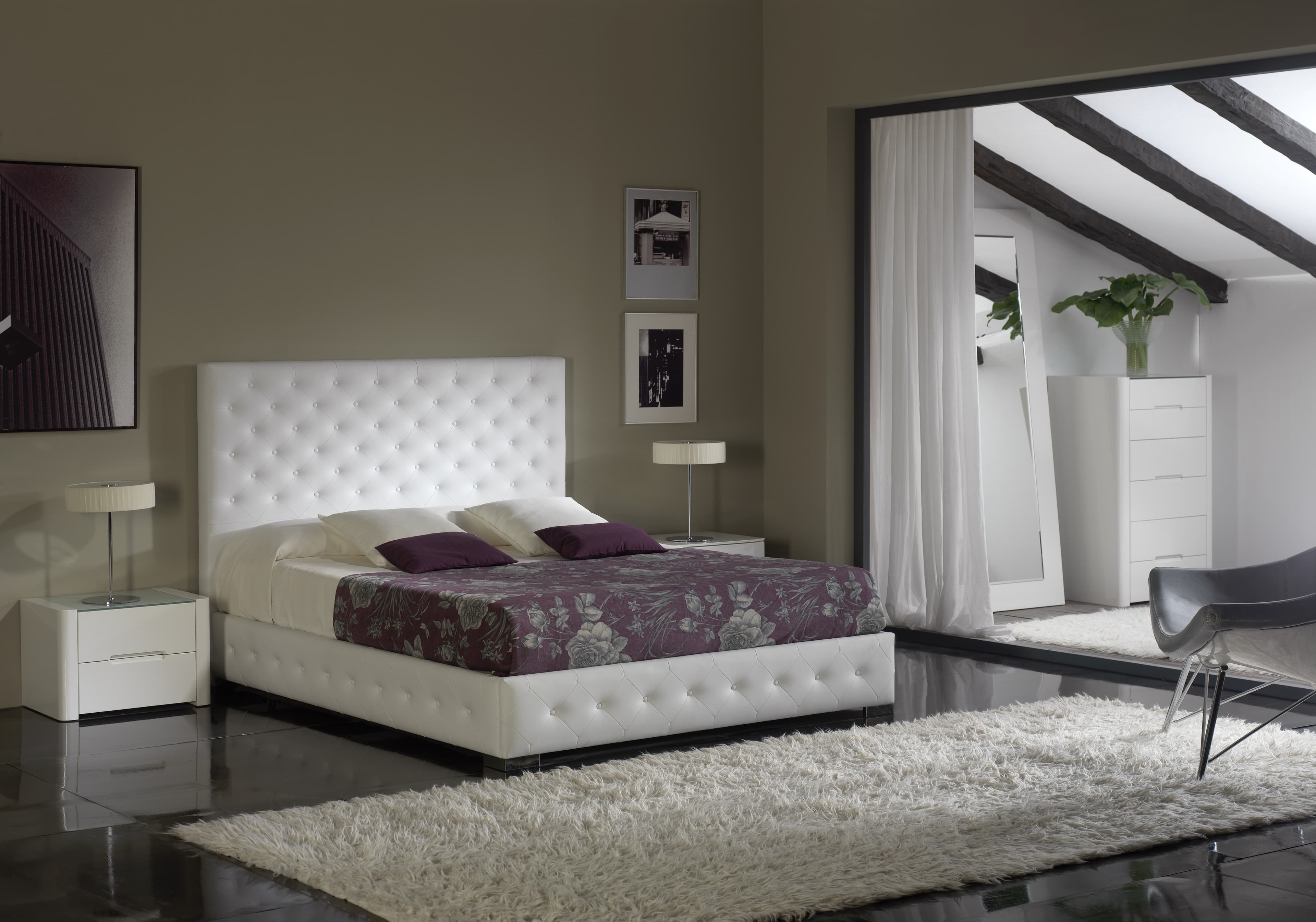 Estila Elegantná chesterfield posteľ ALMA s koženým čalúnením 200cm 1