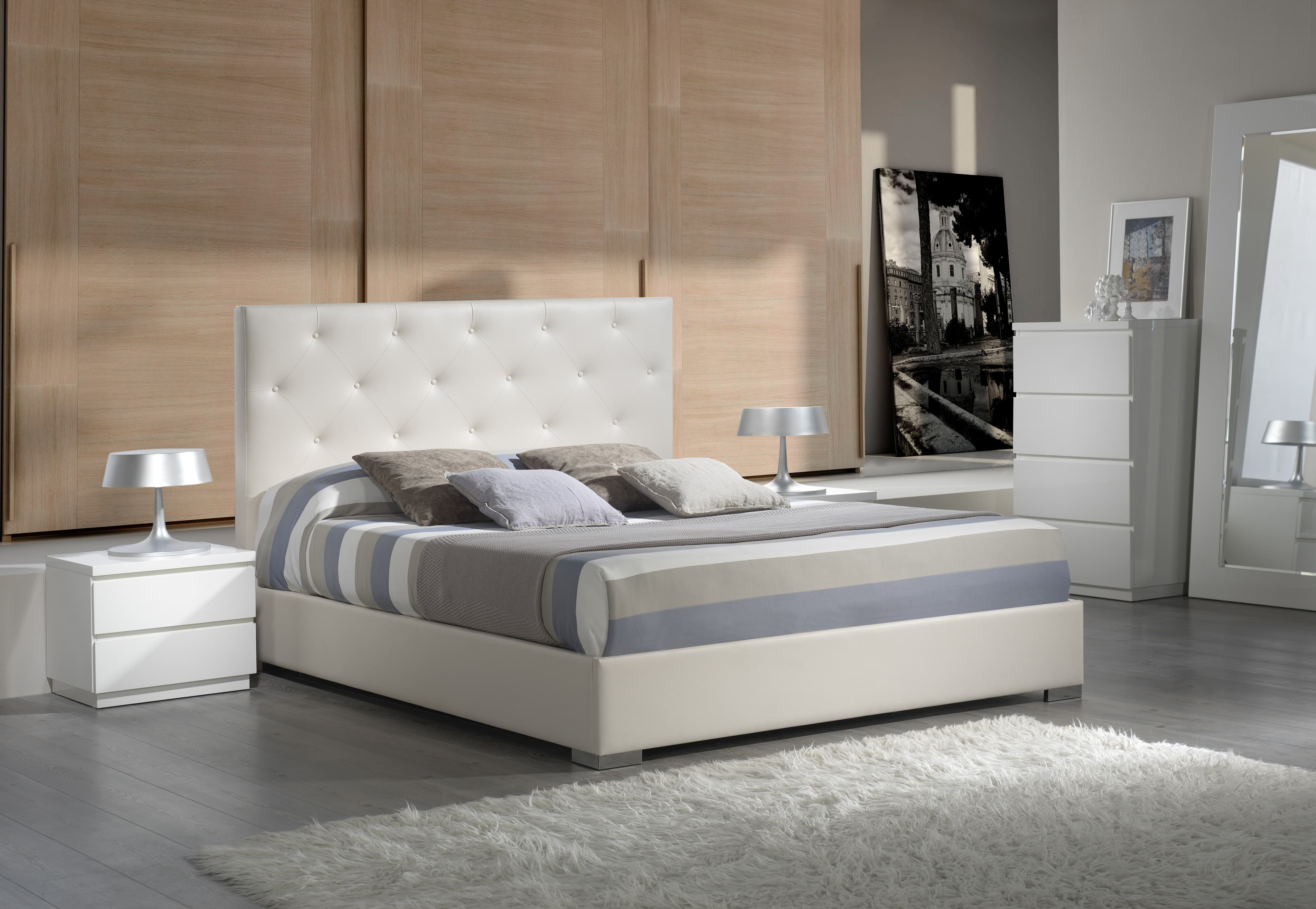Estila Chesterfield manželská posteľ ANA s koženým čalúnením s prešívaným čelom 200cm