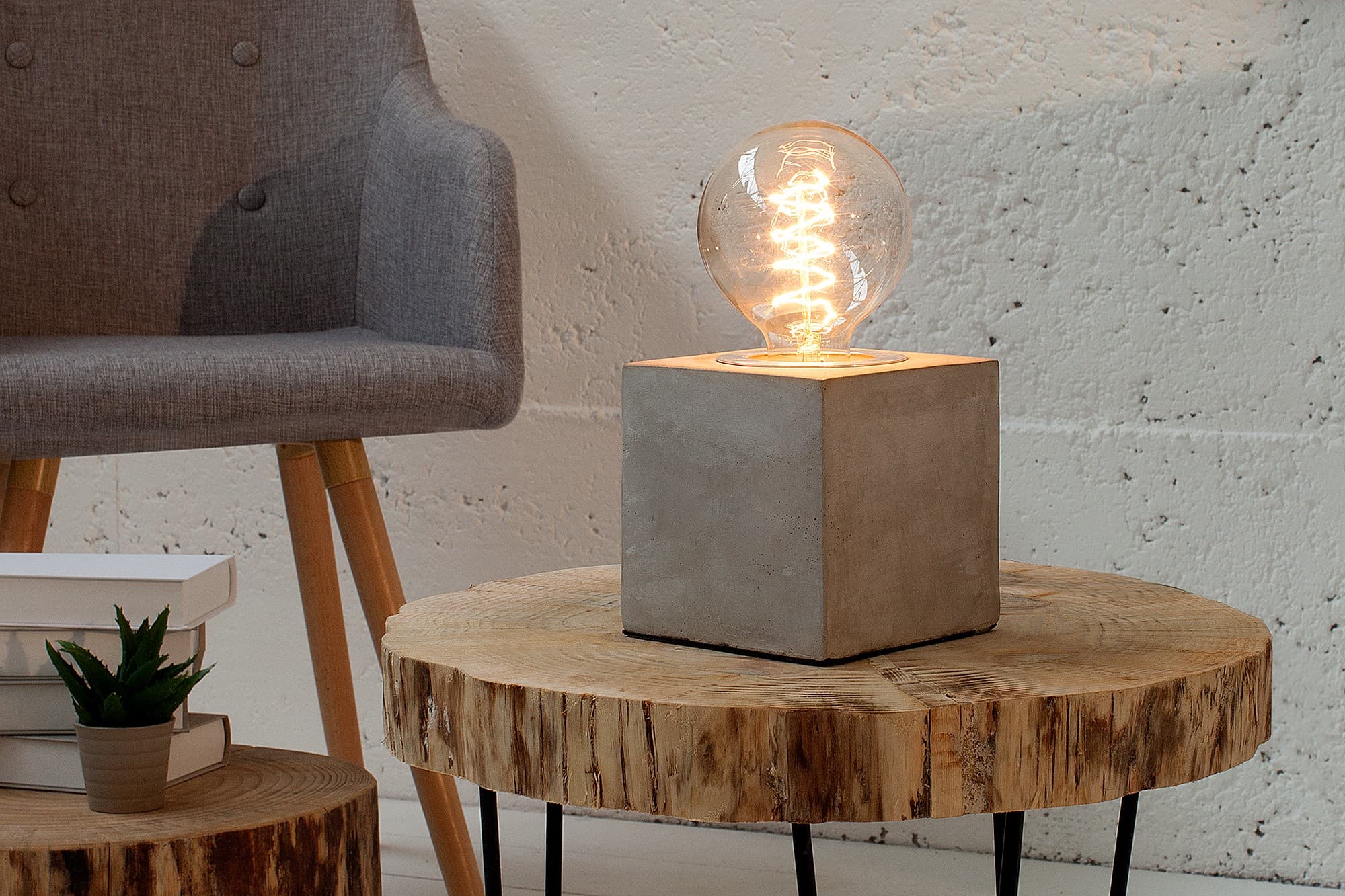 Estila Dizajnová industriálna stolná lampa Cement so štvorcovou betónovou základňou v sivej farbe 12 cm