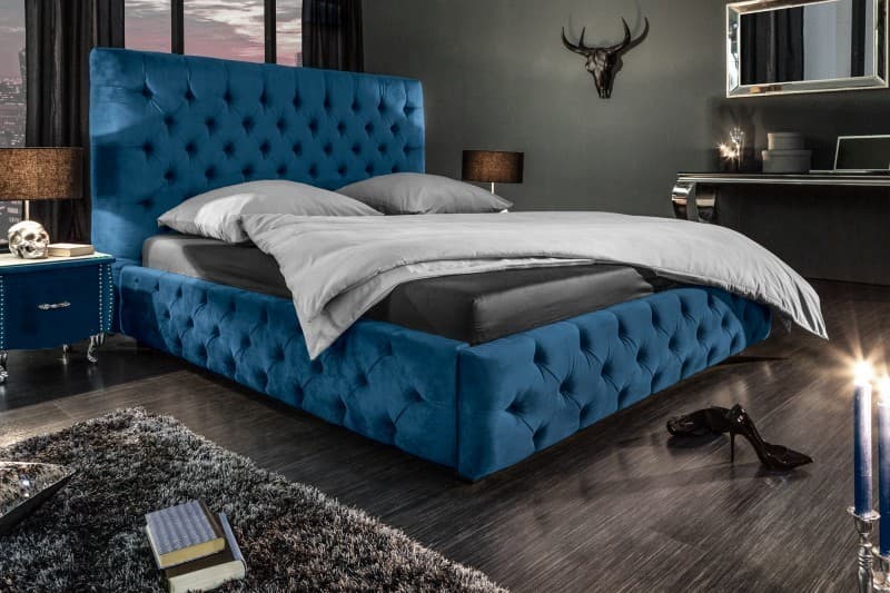Estila Chesterfield manželská posteľ Kreon v modrom zamatovom poťahu na matrac 180x200cm