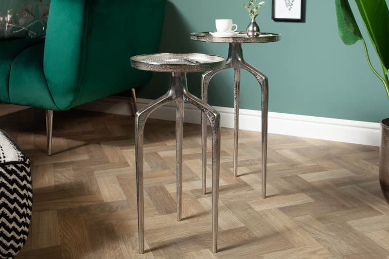 Estila Moderný set dvoch okrúhlych príručných stolíkov Notion z kovu v striebornej farbe 59cm