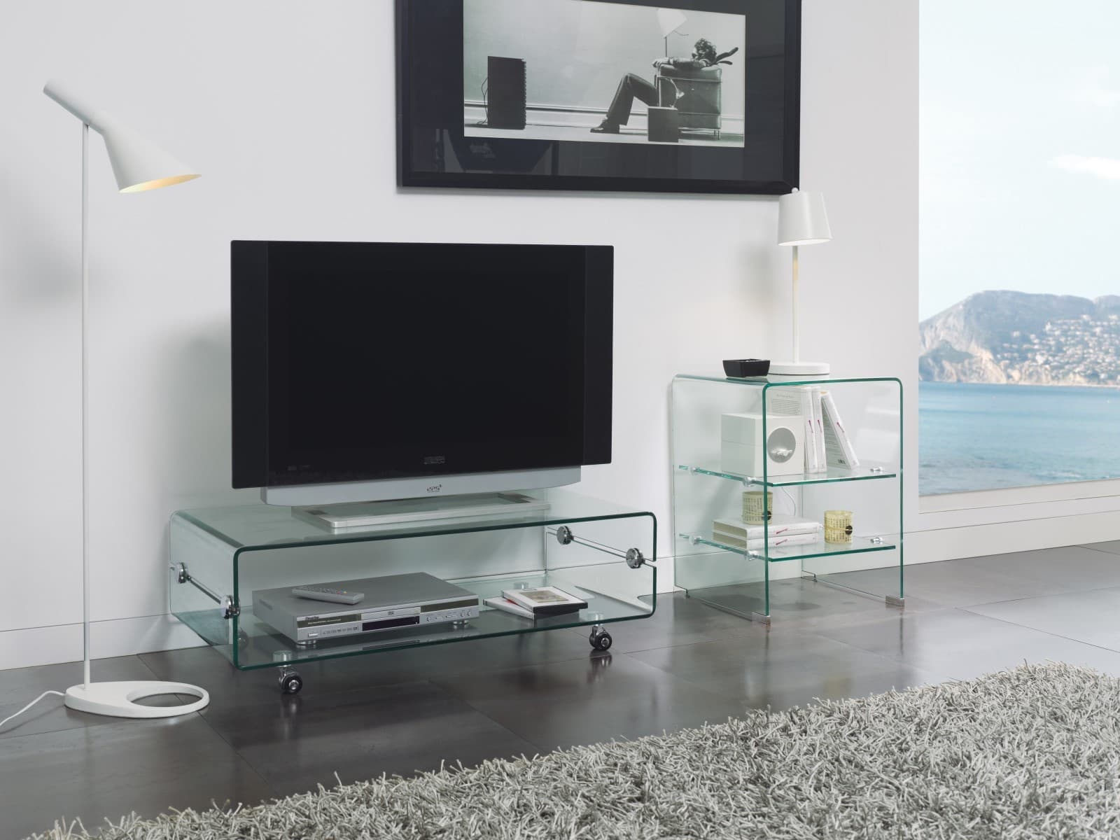 Estila Dizajnový sklenený TV stolík Cristallere na kolieskach s úložným priestorom 100cm