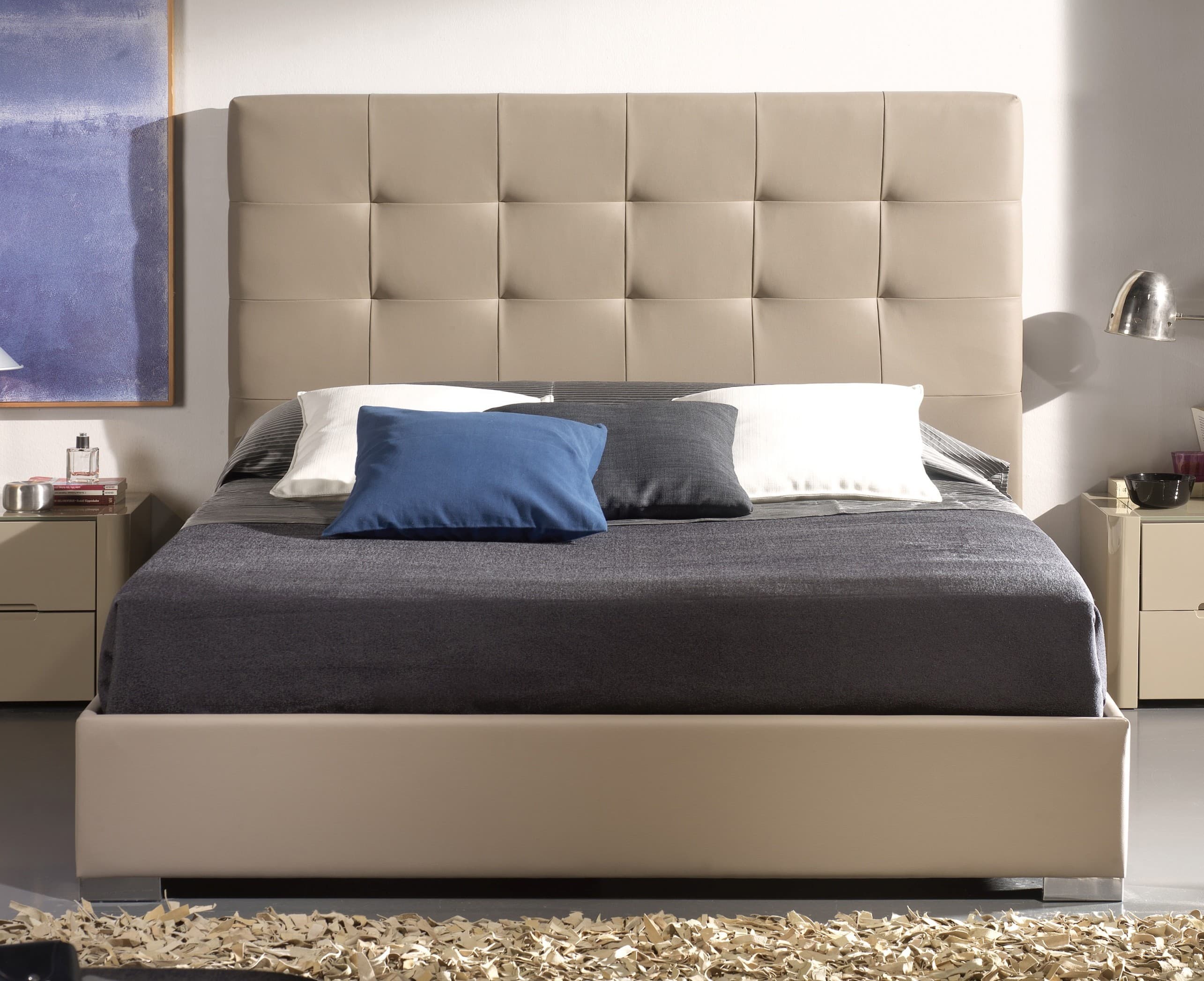 Estila Chesterfield kožená posteľ BELEN s prešívaným čelom a úložným priestorom 200cm 1
