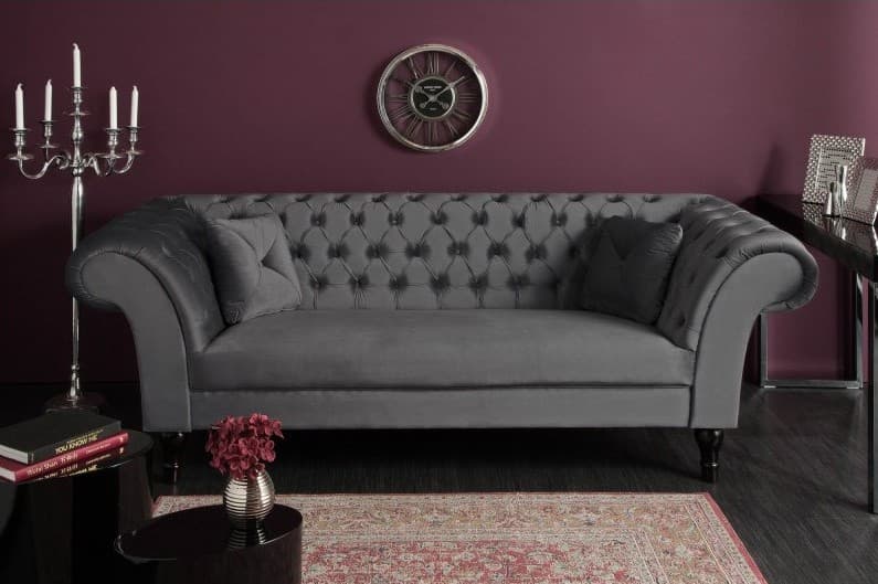 Estila Chesterfield strieborno sivá zamatová pohovka Contessa 230cm