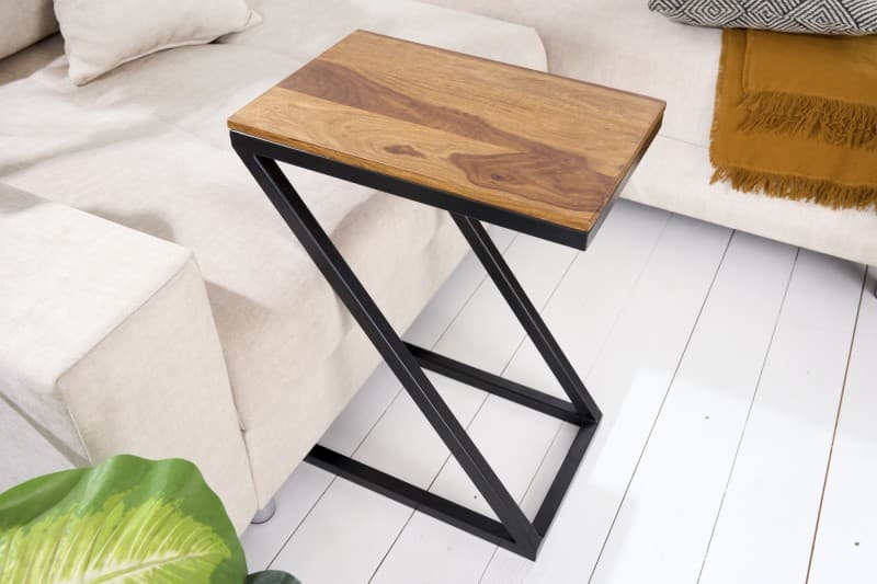 Estila Dizajnový moderný príručný stolík Dahle z masívu sheesham s čiernou kovovou podstavou 60cm