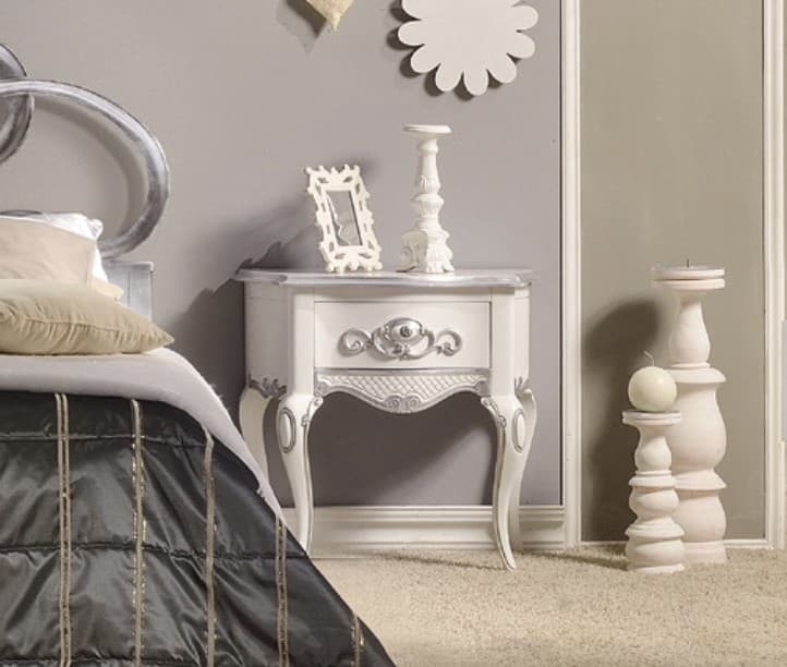 Estila Luxusný barokový nočný stolík Alegro bielej farby so zásuvkou a ornamentálnym zdobením 62cm 1