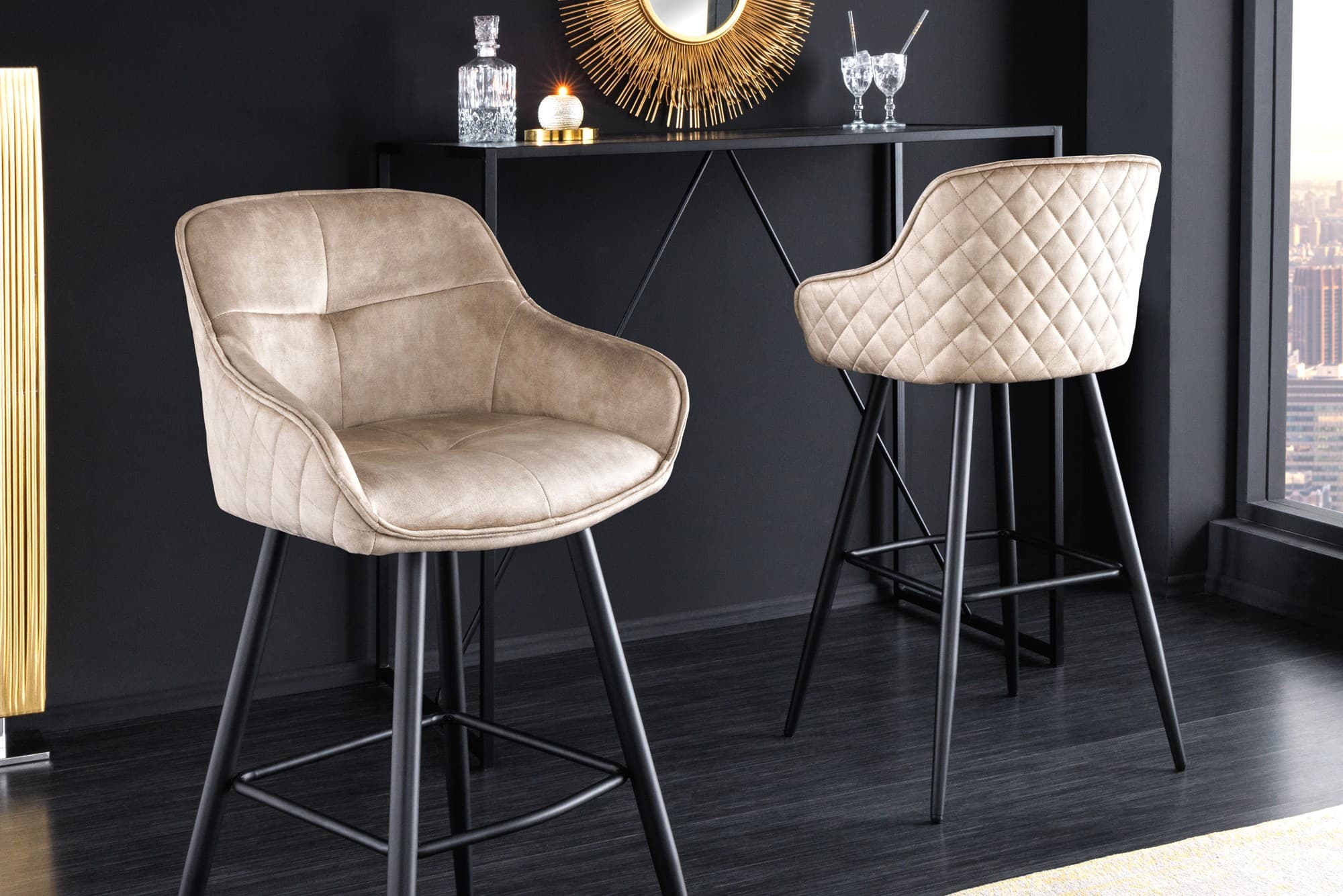 Estila Glamour dizajnová barová stolička Rufus s béžovým champagne poťahom a čiernou konštrukciou z kovu 100cm 1
