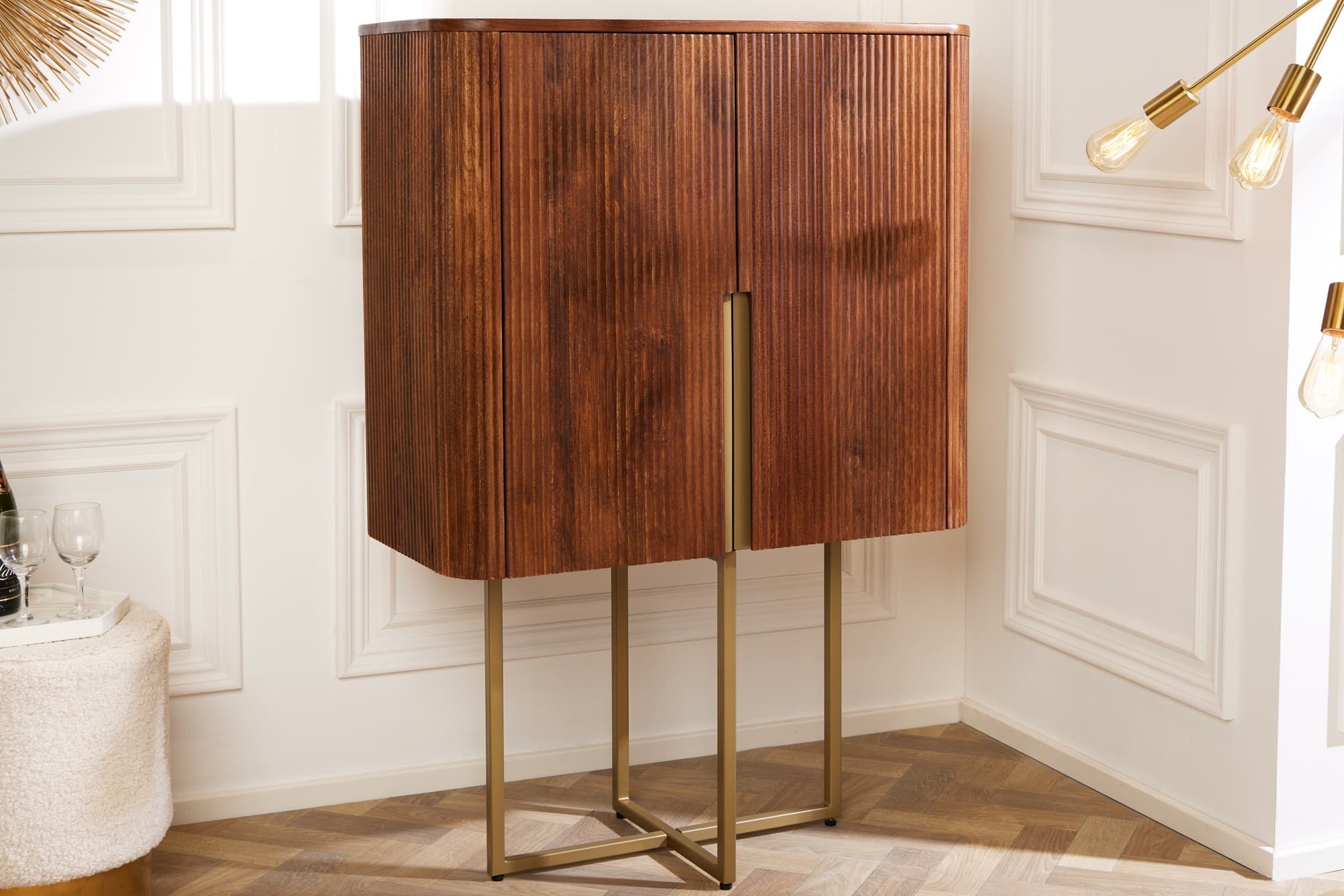Estila Luxusná art deco barová skrinka Gatsby z mangového dreva so zlatými detailmi hnedá 125 cm 1