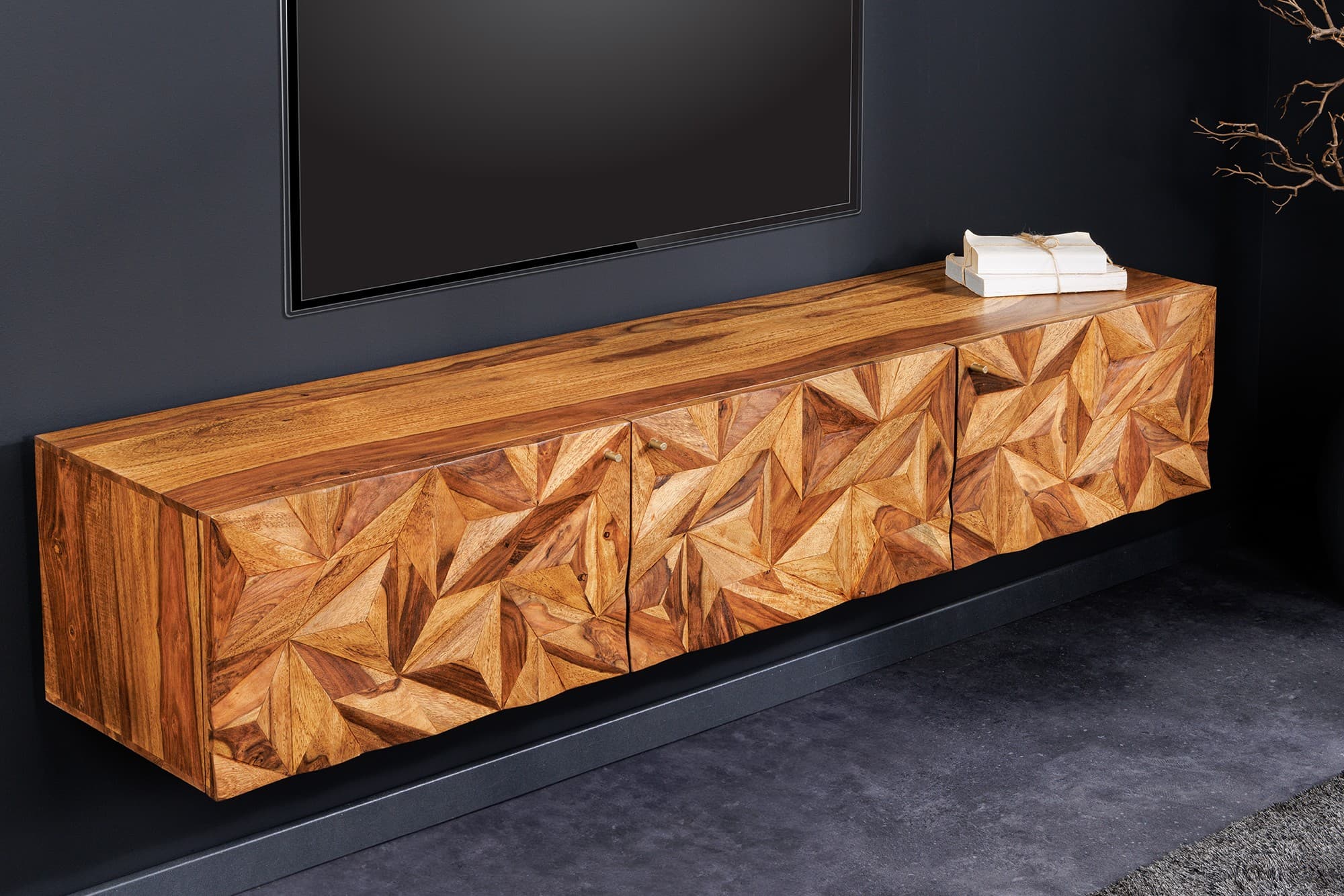 Estila Dizajnový retro nástenný TV stolík Camille III z masívneho akáciového dreva s tromi dvierkami s diamantovými 3D tvarmi 160cm 1